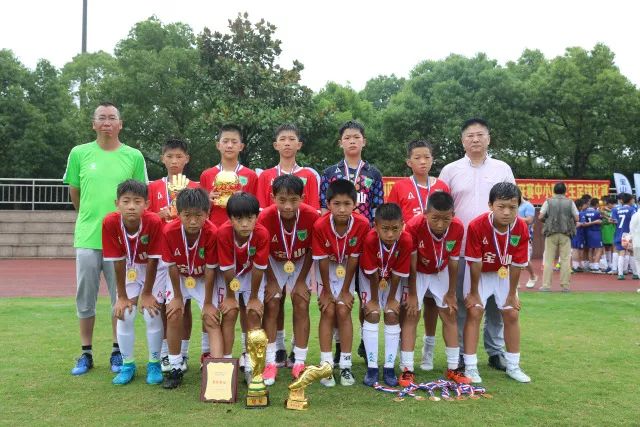 塞尔吉尼奥：绿色球衣能带给我好运 积极态度面对人生