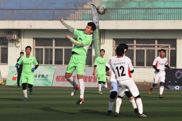 阿扎尔2选1采访：齐达内vs梅罗选齐祖